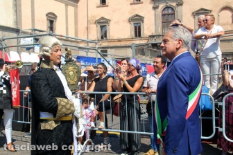 Viterbo - La consegna della mazza del maggiordomo