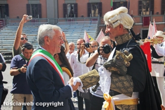 La consegna della mazza del maggiordomo