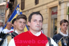 Le immagini della consegna della mazza argentea