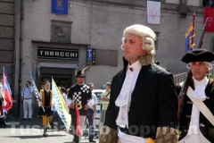 Le immagini della consegna della mazza argentea