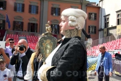 Le immagini della consegna della mazza argentea