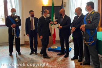 Viterbo - La consegna delle medaglie d’onore in prefettura