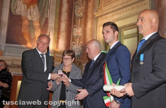 La consegna delle onorificenze a palazzo dei Priori