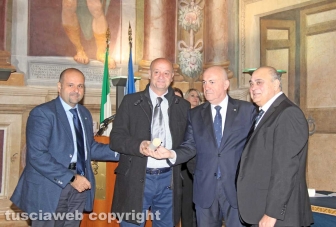 La consegna delle onorificenze a palazzo dei Priori