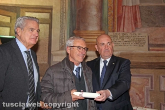 La consegna delle onorificenze a palazzo dei Priori