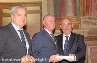La consegna delle onorificenze a palazzo dei Priori