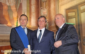 La consegna delle onorificenze a palazzo dei Priori