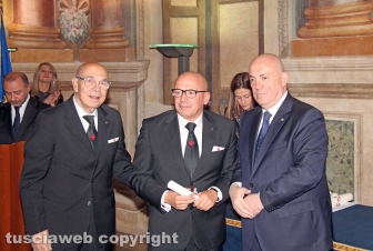 La consegna delle onorificenze a palazzo dei Priori
