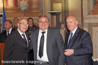 La consegna delle onorificenze a palazzo dei Priori