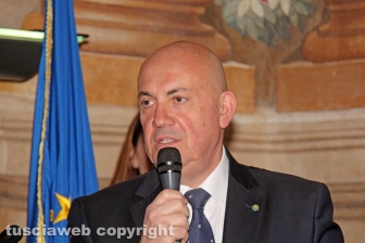 La consegna delle onorificenze a palazzo dei Priori