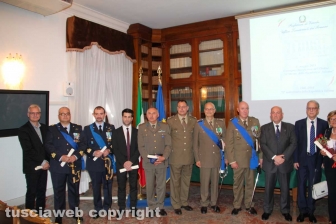 La consegna delle onorificenze
