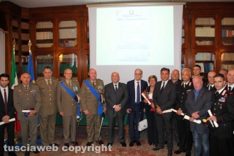 La consegna delle onorificenze