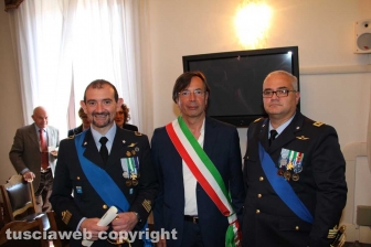 La consegna delle onorificenze