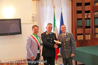 La consegna delle onorificenze