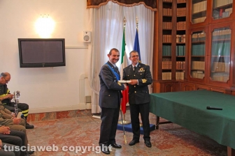 La consegna delle onorificenze