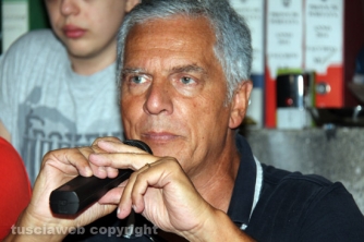 La consegna di ciuffi e spallette