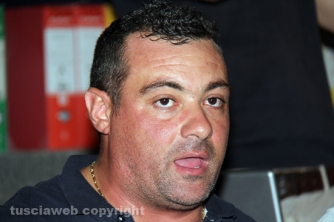 La consegna di ciuffi e spallette