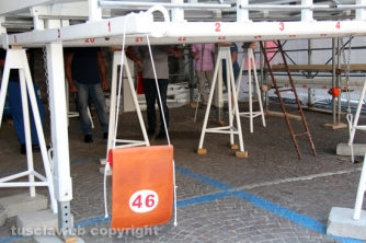 La consegna di ciuffi e spallette