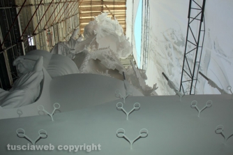 La consegna di ciuffi e spallette