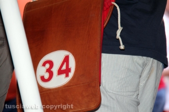 La consegna di ciuffi e spallette