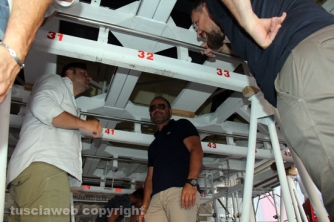 La consegna di ciuffi e spallette