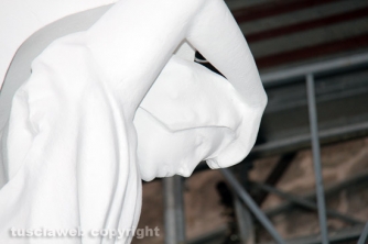 La consegna di ciuffi e spallette