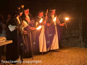 Viterbo - PIazza San Lorenzo - La crocifissione di Cristo
