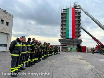 La dimostrazione dei Vigili del fuoco per la festa di Santa Barbara
