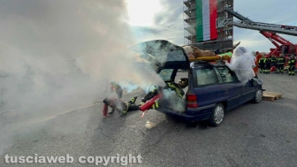 La dimostrazione dei Vigili del fuoco per la festa di Santa Barbara
