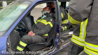 La dimostrazione dei Vigili del fuoco per la festa di Santa Barbara