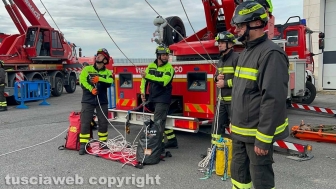 La dimostrazione dei Vigili del fuoco per la festa di Santa Barbara