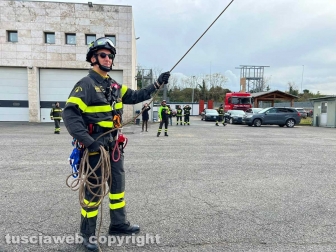 La dimostrazione dei Vigili del fuoco per la festa di Santa Barbara