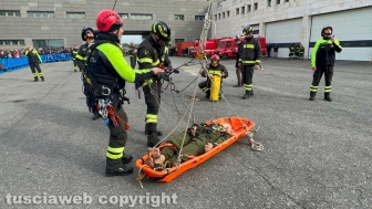 La dimostrazione dei Vigili del fuoco per la festa di Santa Barbara