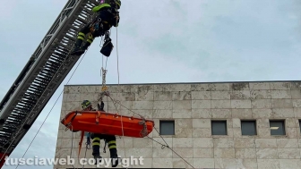 La dimostrazione dei Vigili del fuoco per la festa di Santa Barbara
