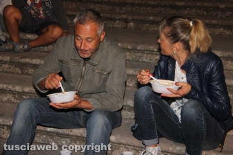 La 'fagiolata' sotto la macchina... senza macchina