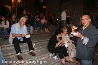 La 'fagiolata' sotto la macchina... senza macchina