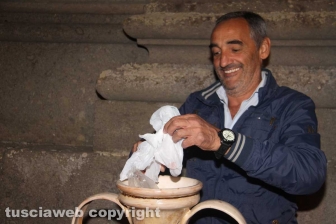 La 'fagiolata' sotto la macchina... senza macchina