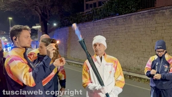 Viterbo - La fiamma olimpica in via della Palazzina
