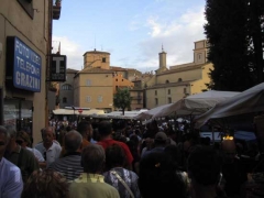 La folla in giro per la fiera