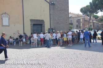 La fila per i biglietti delle tribune