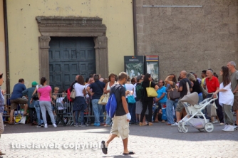 La fila per i biglietti delle tribune