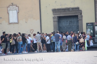 La fila per i biglietti delle tribune