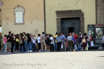La fila per i biglietti delle tribune