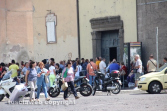 La fila per i biglietti delle tribune