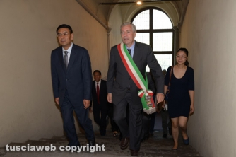La firma del gemellaggio tra Caprarola e Qingyang (Foto di Stefano Tossini)