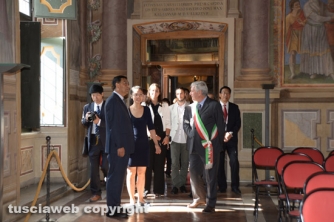 La firma del gemellaggio tra Caprarola e Qingyang (Foto di Stefano Tossini)