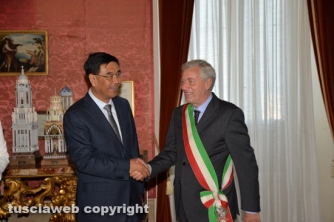 La firma del gemellaggio tra Caprarola e Qingyang (Foto di Stefano Tossini)
