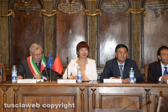 La firma del gemellaggio tra Caprarola e Qingyang (Foto di Stefano Tossini)