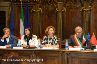La firma del gemellaggio tra Caprarola e Qingyang (Foto di Stefano Tossini)