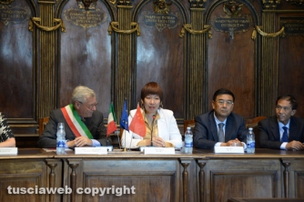 La firma del gemellaggio tra Caprarola e Qingyang (Foto di Stefano Tossini)